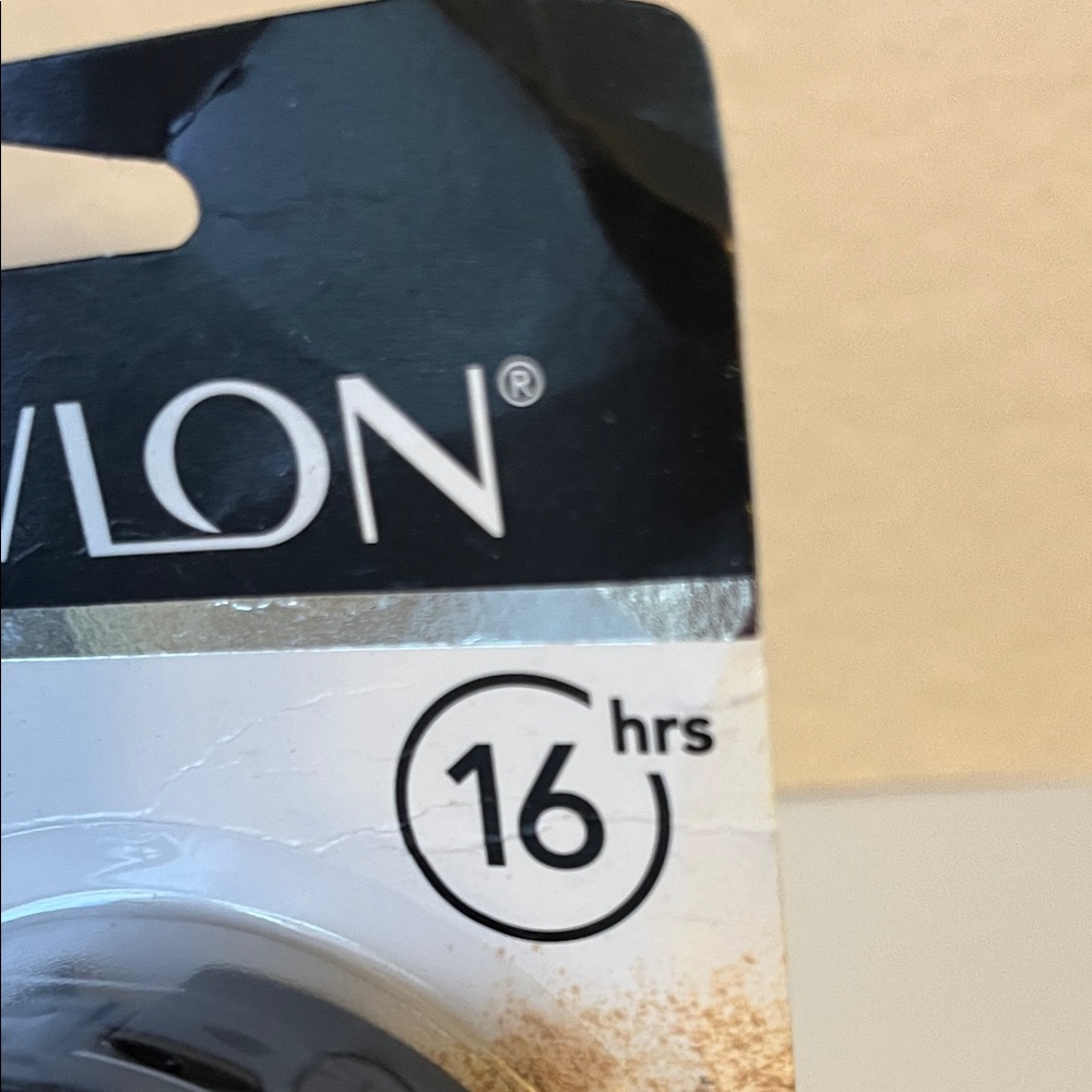 Revlon ColorStay Translucent (880) Pressed Powder, full coverage - Picture 3 of 5